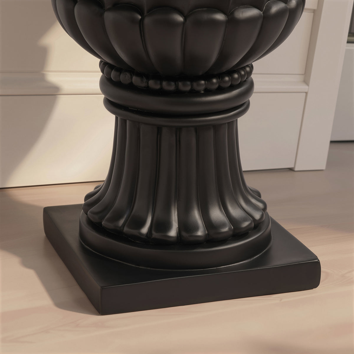 Large-Capacity European Pedestal Urn Outdoor Garden Planter - Black