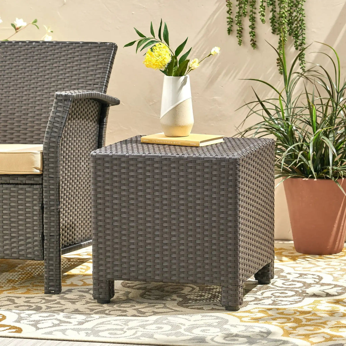 Puerta - Minimalist Style Accent Table