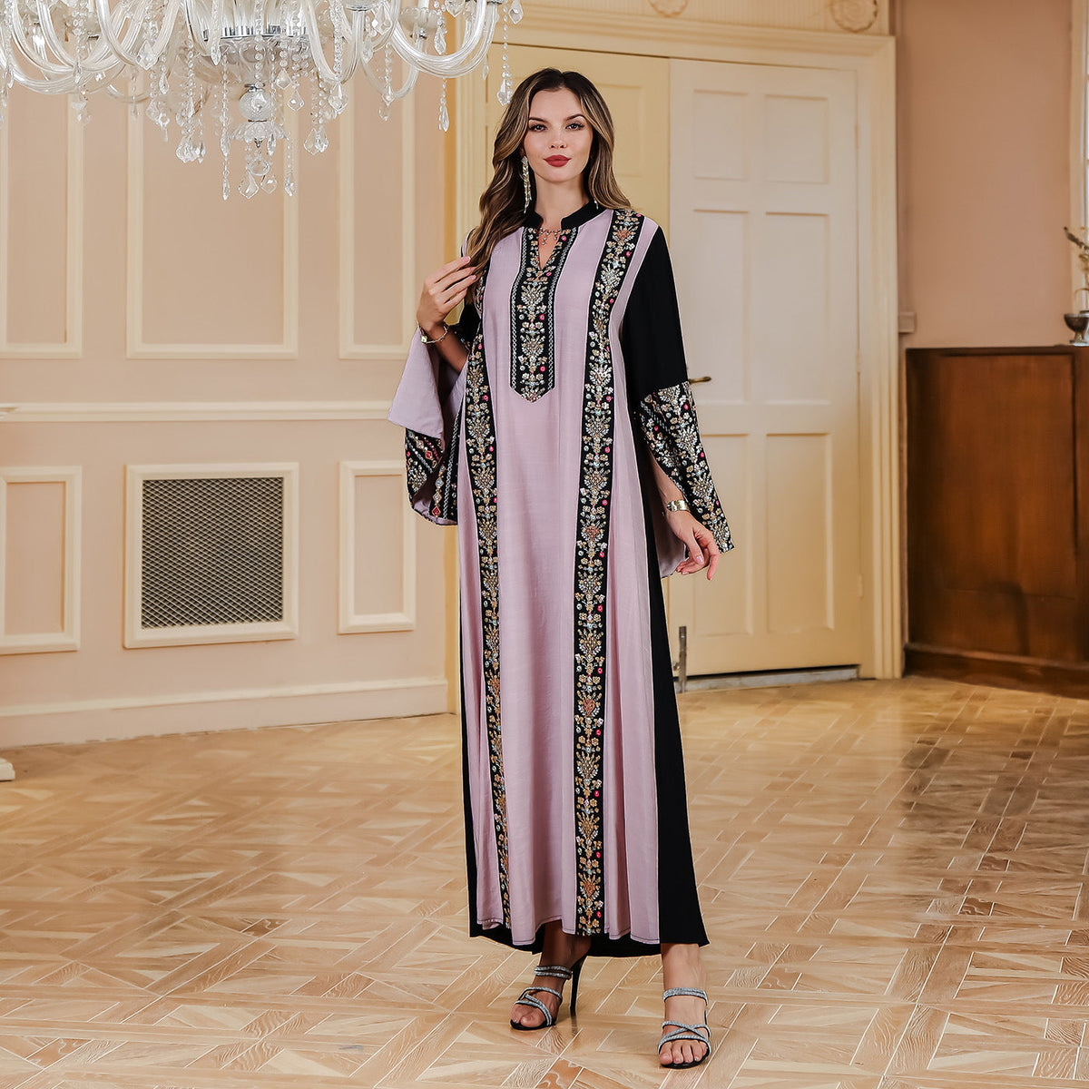 Muslim Dress Middle Eastern Clothing Embroidered Long Robe with Patchwork