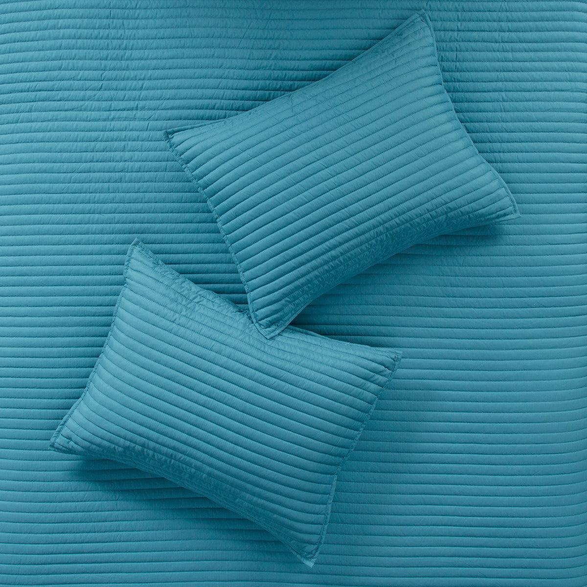 8 Piece Seersucker Comforter and Quilt Set with Hypoallergenic Fill – Aqua King/Cal King