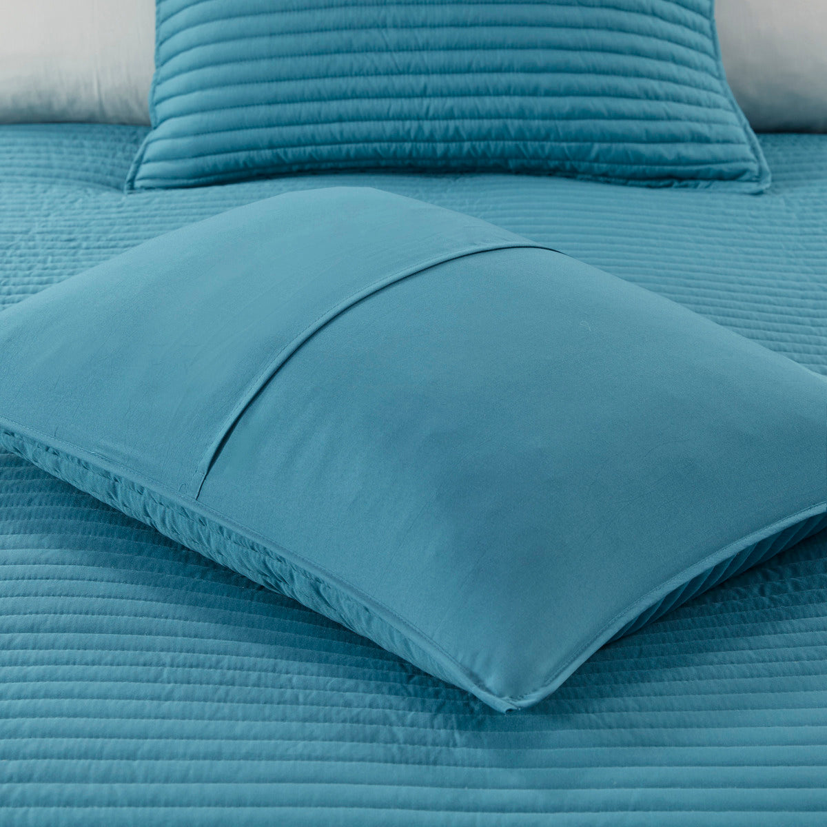 8 Piece Seersucker Comforter and Quilt Set with Hypoallergenic Fill – Aqua King/Cal King