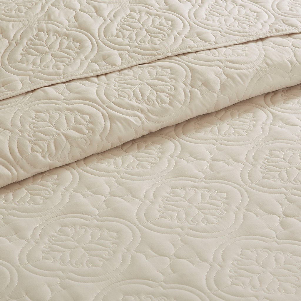 Reversible Bedspread Set with Medallion Quilting - Cream Full/Queen