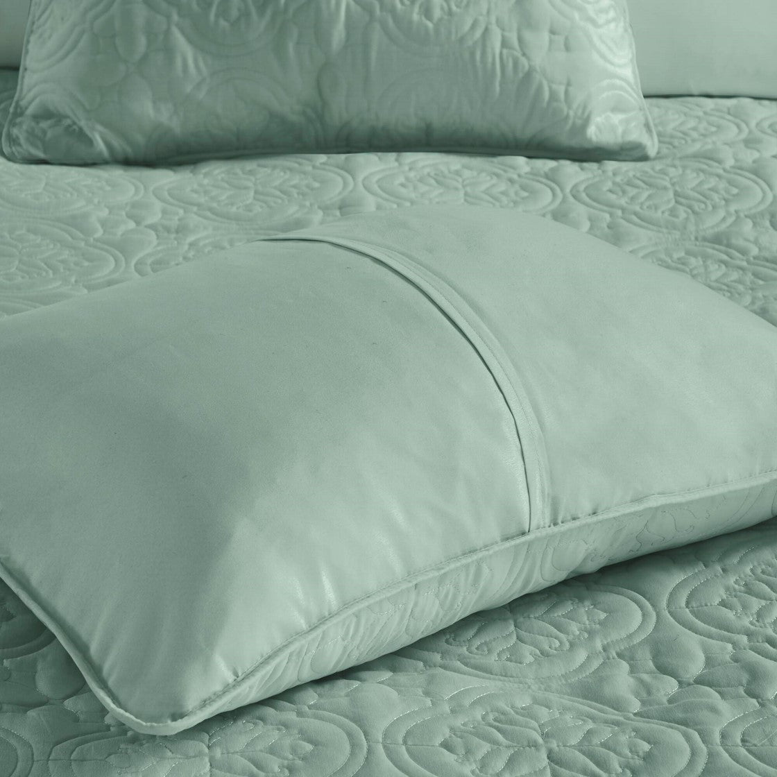 Seafoam Reversible Bedspread Set with Quilted Medallion Design - King/Cal King