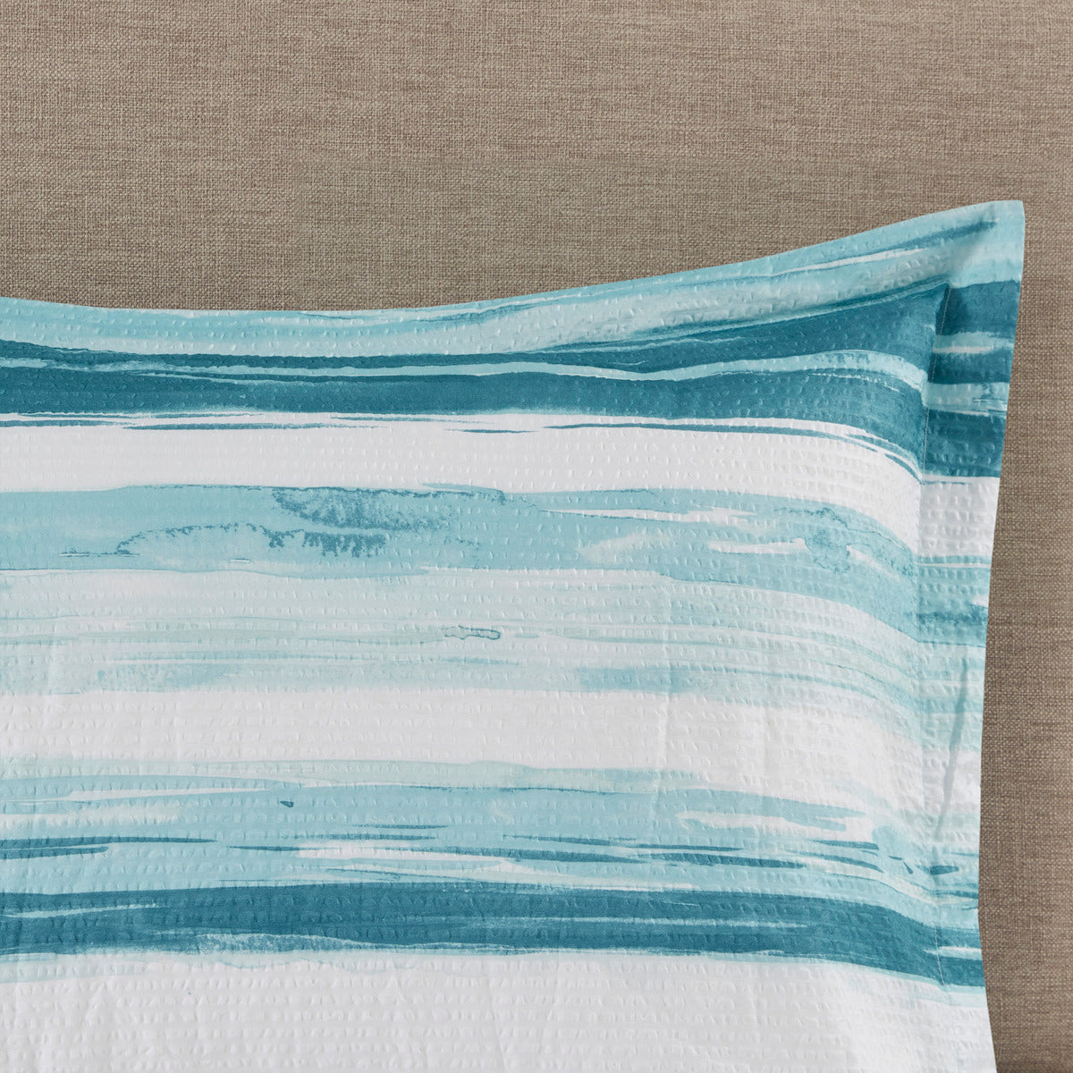 8 Piece Seersucker Comforter and Quilt Set with Hypoallergenic Fill – Aqua King/Cal King