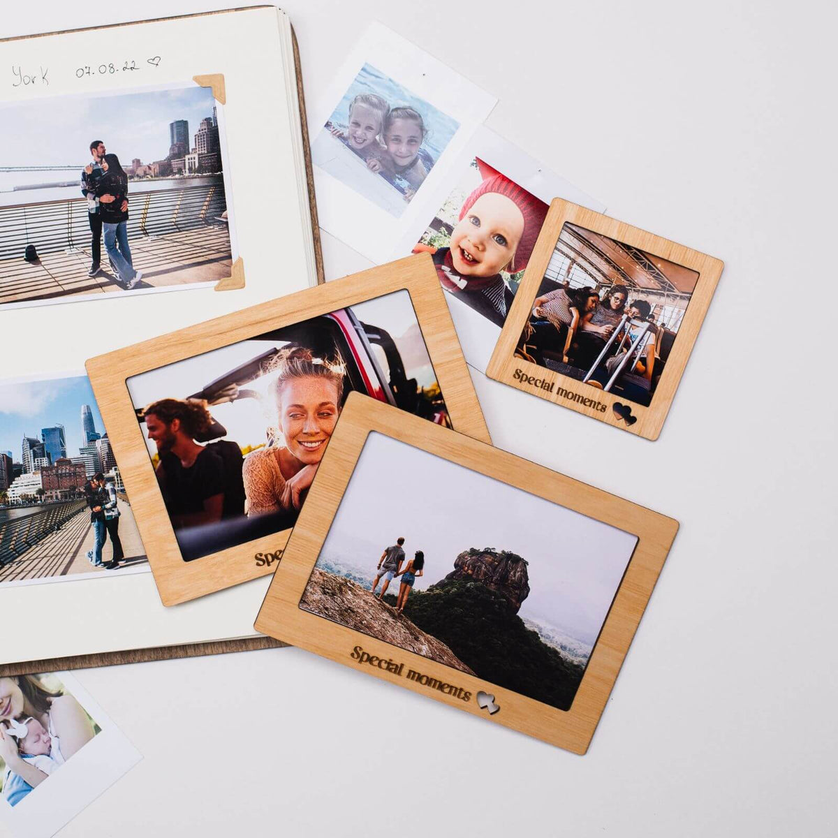 Bundle: Colored Map, Photo Frames, Flags and Airplanes Pins